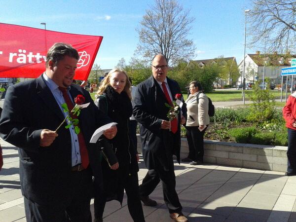 haag_c's tweet image. Huvudtalarna igår i Kungälv Karl-Petter Thorvaldsson, Linnea Stevander &amp;amp; Miguel Odhner #1amaj #svpol #thewalkingred
