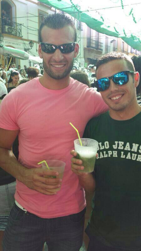 colombito10's tweet photo. Un dia tarde pero FELICIDADES @JFQuiros86 q cumplas muchoss masss!!!disfruta y celebralo cm se merece!!!eres un crack http://t.co/5PZ55E1xEy