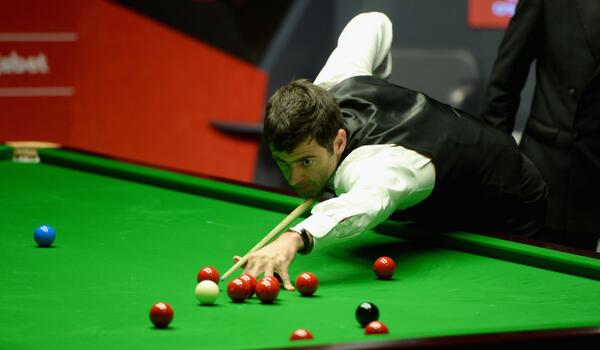 Ronnie O'Sullivan leads Barry Hawkins 6-2 overnight -  coverage continues on <a href="/bbctwo/">BBC Two</a> &amp; <a href="/BBCSport/">BBC Sport</a>  website at 10am