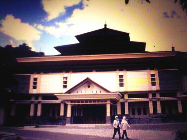 Our spot! BPU UPI :)) di sinilah seminar kita akan berlangsung.