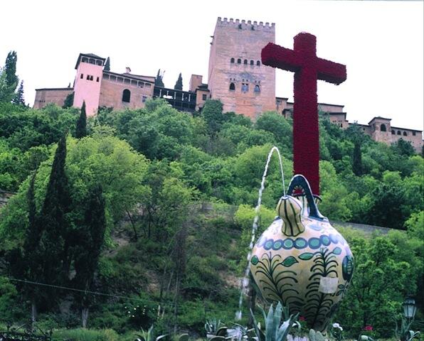 Sally_RideMusic's tweet photo. ... lo cual fue tan bien acogido que sus gentes lo celebraron con bailes y canciones. ¡Vivan las Cruces de Mayo! http://t.co/lsKggp6Jsq