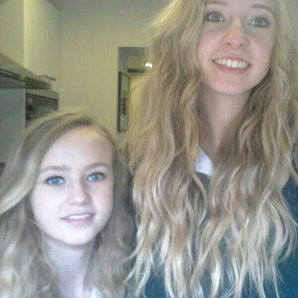 1Dplease1D_'s tweet photo. WHY IM SO TALL I FEEL AKWARD http://t.co/8QEnCXeYHk