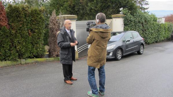 SeferBekcan's tweet photo. Dissident, president Uzdem Fund Suisse Sefer Bekcan.    Canal+ France http://t.co/O9gnh0EBRu