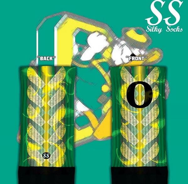 AthletePorn's tweet photo. RT if you'd rock these Custom Oregon Socks by @silky_socks http://t.co/CJniHd3krK