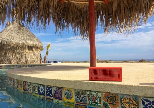 stmbtsnwbrd's tweet photo. Poolside jams in Cerritos, Mexico @Nixon_Now http://t.co/18QxfFQqyl