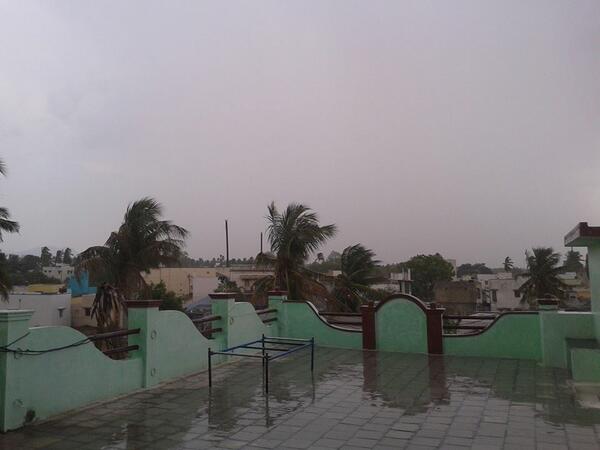 Tiruchengode's tweet photo. Today also raining in our Tiruchengode ,

Raining with air ,  

But little bit thundering ,  

Are you happy . http://t.co/ygAMK64FVP