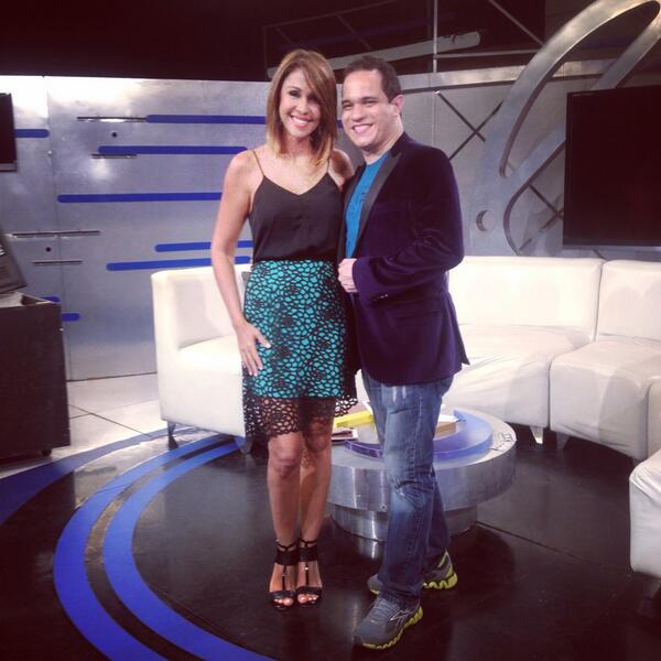 raelmago's tweet image. Con la bella @MariaselaA en su programa @ENMariasela Maravillosa atención nos brindaron!!! #magia #raelmago