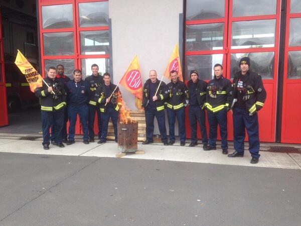 firematt27's tweet photo. @LondonFBU @fbunational #fbupicket #fbupickets #firefightersstrike Walthamstow Fire Station Red Watch http://t.co/HhNZOPZkgB
