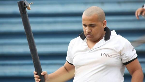 ViuVotouNoPaes's tweet photo. "Fé em Deus"
"@jornalextra: Brutamontes do Vasco q usou barra d ferro ‘Se arrepender jamais’  http://t.co/W9xS7jxXl0 http://t.co/25Id3bwlXw"