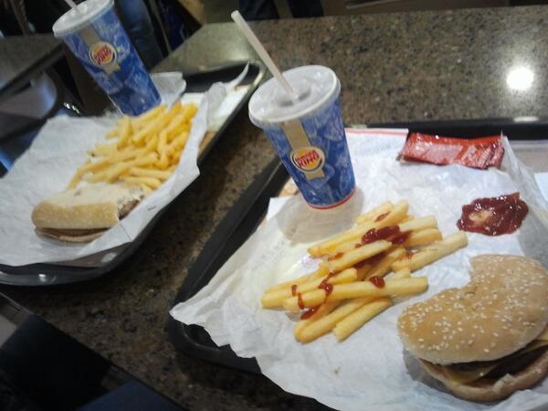 andreagc2410's tweet photo. A comeeeeer @mariasouto12 http://t.co/Amv0GOoExB