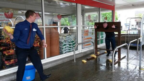 A good soaking being had at <a href="/TescoWeston/">Tesco Weston-super-M</a>  <a href="/jonnyw287/">J</a> <a href="/jessicaca_ca/">jessica ingram</a> <a href="/SimonVincent15/">Simon Vincent</a>