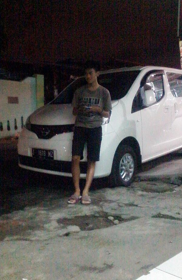 mulfigaga's tweet image. @mulfigaga #myCar #Waiting #WithPhone #CrazyFriend #RT #artRave #artRAVETheARTPOPBall