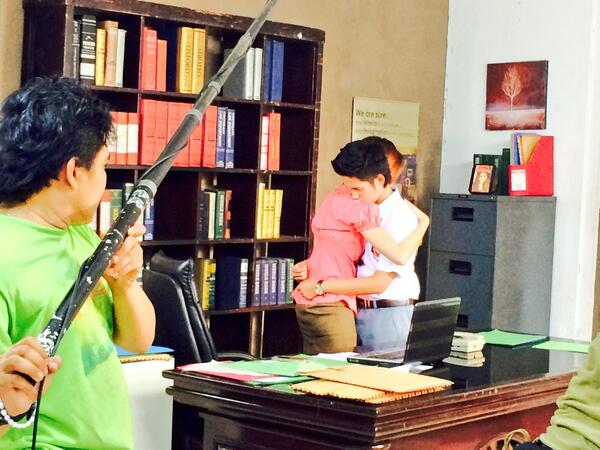 -_-RT <a href="/DRIOZ_Official/">D*RIOZ band</a>: <a href="/Riopratama29/">Rio pratama D'RIOZ</a> lagi shoot nihhh di kampung artis hihihi