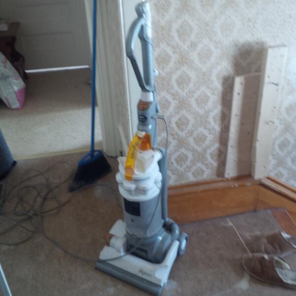JDBryant1981's tweet photo. @BTtoronto #INEEDANEWVACUUM.   
 pieces missing, the only things that works and at like 60% of the time is the handle http://t.co/7gOVkNEzpm