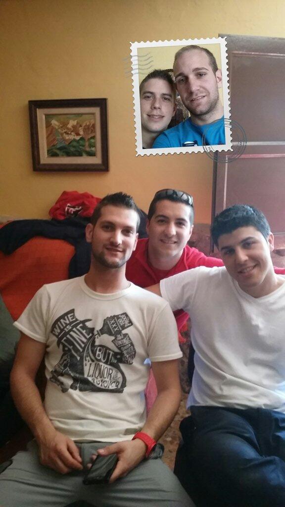 Cristian_illu's tweet photo. Comiendo en buena compañia..!! @nachomm6 faltas tu ;) @TMelus @Imanol_Casas @ivan_lorenzo90 @AlexRedrado http://t.co/37OYAvHX9M