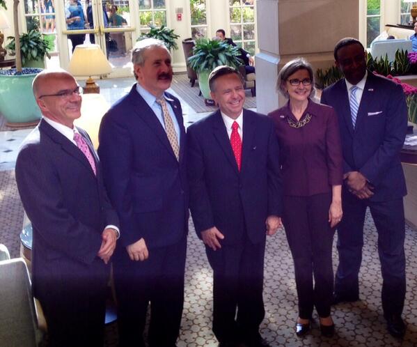 EmbamexEUA's tweet photo. Yesterday #AmbEMM visited #GWU and met with university authorities and students #GWMexico http://t.co/fKpcvpRKHw