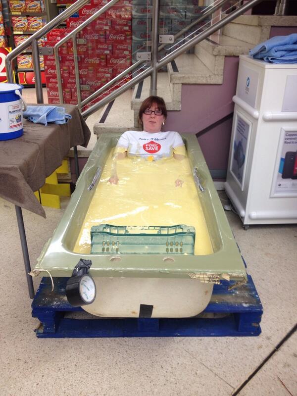 anya1567's tweet photo. Managers forfeit .... Sammy in bath of custard #awsome31 http://t.co/pm9hCIWEV6