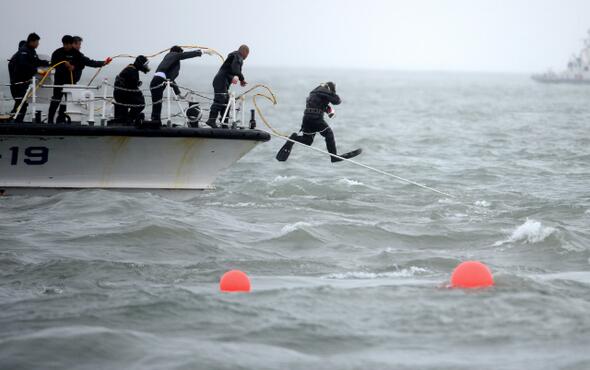 hanitweet's tweet image. [단독] 한겨레가 주검을 최초로 발견한 민간 잠수부와 단독 인터뷰를 했습니다. 언딘 쪽에서 "당장 빠져라. 우리가 건지겠다"고 강압적으로 이야기했다고 증언합니다. bit.ly/1kqYYUK