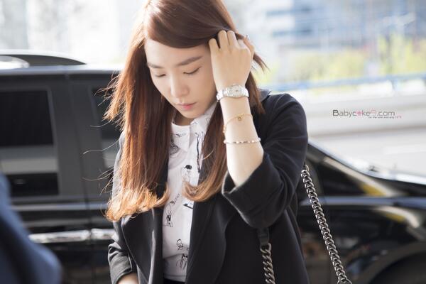 babycake9com's tweet photo. [PHOTO] 140420 Tiffany - GMP Airport Departure http://t.co/G9AC5wuZMt http://t.co/79pRGc7ueG