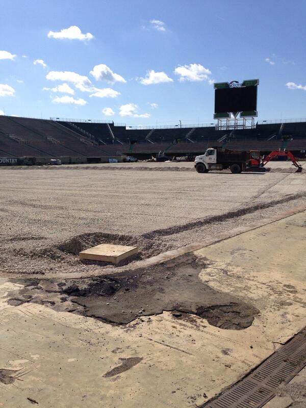 MelaniePChapman's tweet image. #GoHer (: RT @LURCHHHHH: No more turf at the stadium 😨  #WSAZ