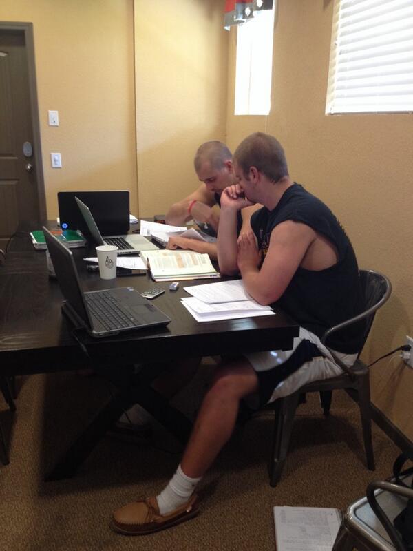 Bsteps12's tweet image. These truck ass hoes @bworkman5