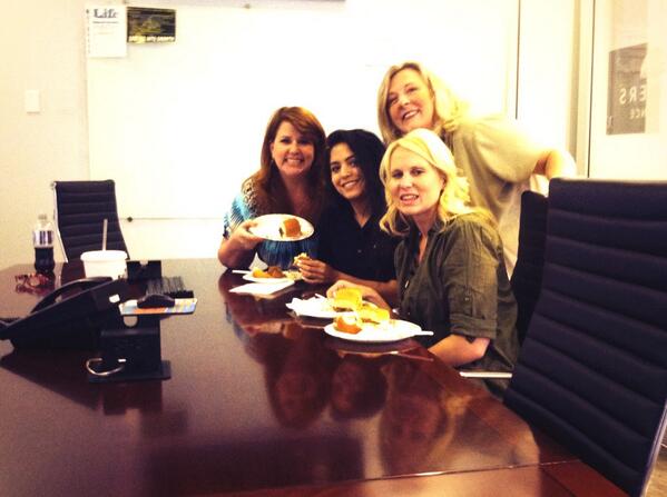 MsMarisela_'s tweet photo. Lunch at Farmers lol #coworkers #farmers #itsfridayy http://t.co/R9Zyq6ZqyD