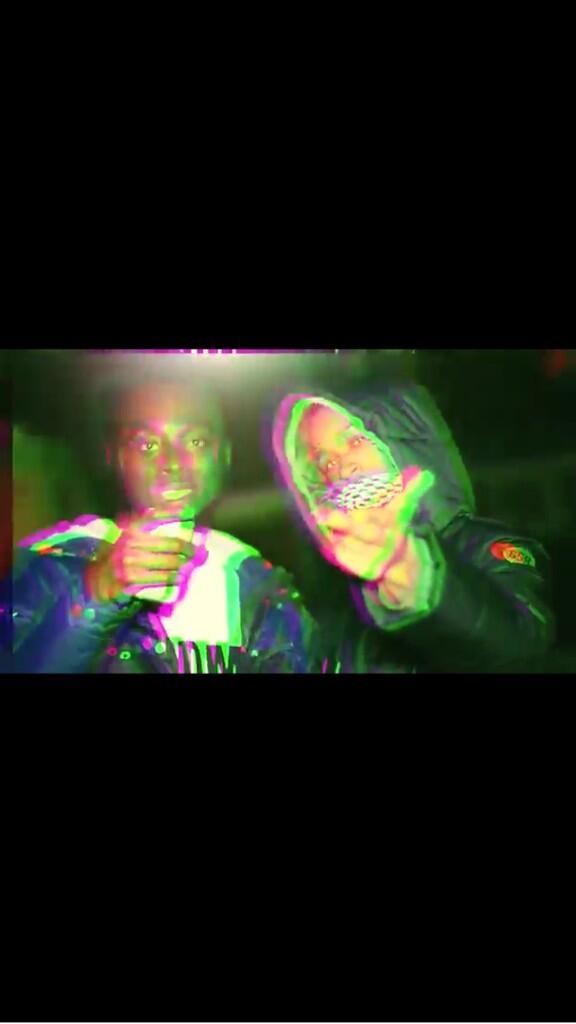 TaraTtfi's tweet photo. Yung saber ft skits.. The intro/pecknarm !!! Check it out on link tv !!! http://t.co/WWyzKzwT4v