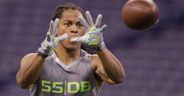 49ers's tweet photo. Take a look at who #49ers selected in @BuckyBrooks' four-round mock draft.
#NinersDaily: http://t.co/zWuNlcR5vC http://t.co/4KuvrDkCMS