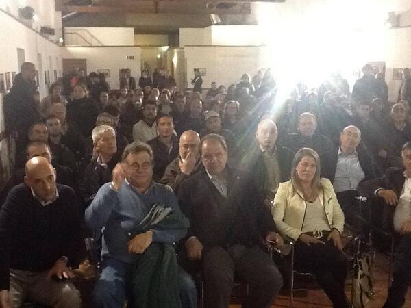 #Salvini: Riempire con la #Lega un salone ad Alghero xparlare #lavoro #Euro e #indipendenza è fantastico! #bastaeuro