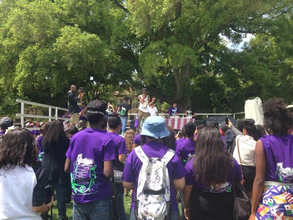 says4life's tweet photo. MC battle out in the quad getting it hyped http://t.co/hR01IVOk7X