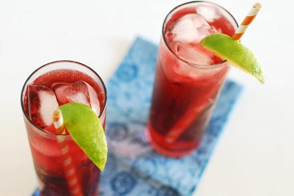 DIYBartender's tweet photo. El Diablo Cocktail Recipe Via http://t.co/O4uY3f2EvU #ElDiablo http://t.co/kFFU38QJYC