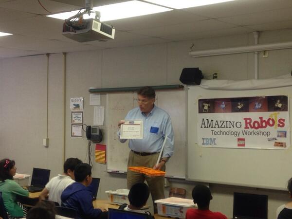 LynnGuest1's tweet photo. Amazing robots at Painter school San Jose @ibmvolunteers http://t.co/C08t6rqSb6