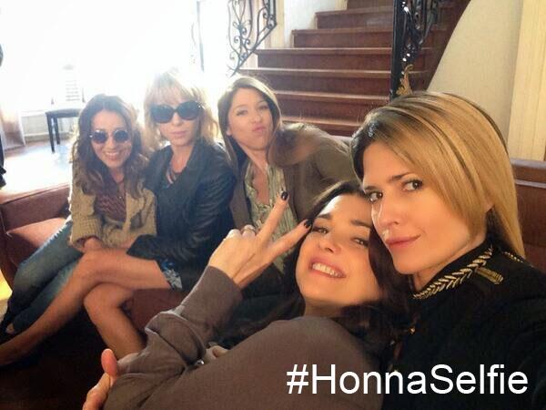 HonnaPub's tweet photo. Guapas, se olvidaron de poner el hashtag #HonnaSelfie. Si lo hacían ganaban, colgadas! http://t.co/LK3U3UEqaz