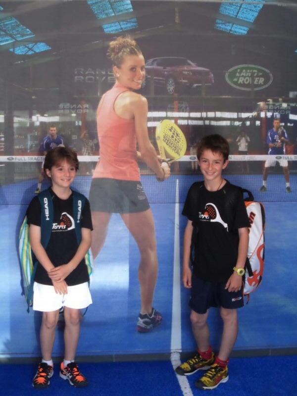 Aquí tenéis a dos pequeños grandes del #pádel en <a href="/TgnPadelindoor/">TarragonaPadelindoor</a> que acoge desde hoy el TyC Premium 2 Adidas :)