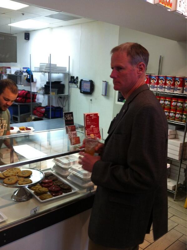 CoachTimFuller's tweet image. #Mizzou officially welcome Coach A to Columbia. #HOTBOXCOOKIES