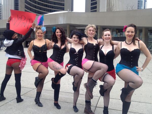 KnickerKickers's tweet photo. Thanks @AGero for our 1st media pic: "It's No Pants Day!!! http://t.co/01vCVB7s5U" 
We kick off tonight @ROUNDvenue! 
http://t.co/H1HnEZJiuo