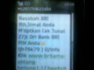 FeDamayanti17's tweet photo. Barusan dpt sms neh penipuan bngt, @waspadaSMS pin nya sama kyk @irwan_Murdianto.. sms dari no.hp 085794615494 http://t.co/UBzzG2cFK4