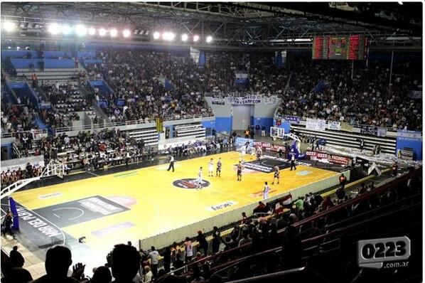 Penaroloficial's tweet photo. Peñarol es Mar del Plata. Es #LNB. 8 años cnsecutivos en Semifinales. Esto es ser grande. http://t.co/1WP1Aa1CbW