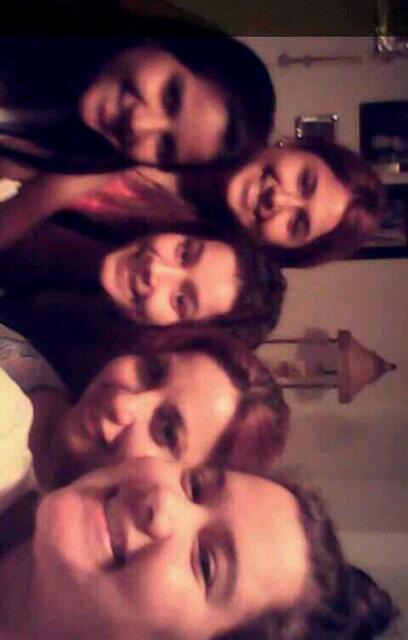 clanfpp's tweet photo. Reunión extraordinaria clan femenino @SamiPerozo @Anavif98 @GsPaolaPrince @SumairaU @MariiMolero @M_de_losAngeles http://t.co/QDUsyGkAj1