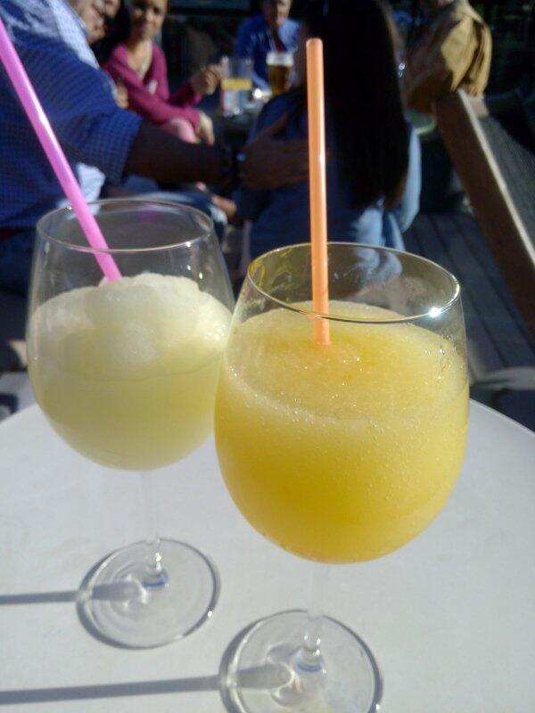krmencika's tweet photo. Así si que se vive bien @sandraa_95 http://t.co/YwsrcPwXpN