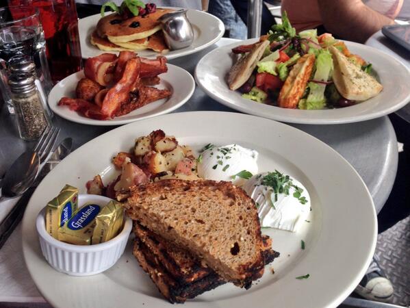 chudaree's tweet photo. Post workout brunch. For 2! 🙈 #pancakes #poachedeggs #gettingfat http://t.co/jo4rE2Xlwk