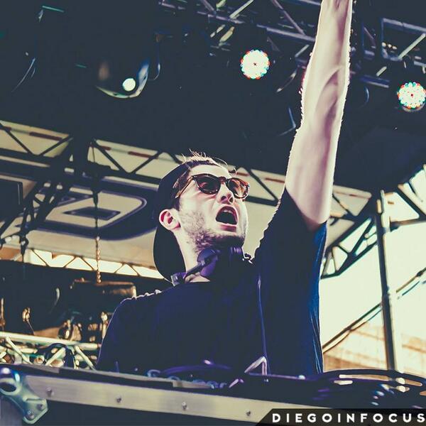 diegoinfocus's tweet image. Catch me shooting today  at @thejmblya! Come say hi &amp;amp; get your photo taken &amp;amp; a sticker! #JMBLYA