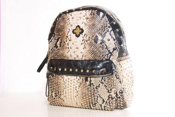 Now_If_'s tweet photo. mochilas con chapas ! 27€ 

Info ; now_if@hotmail.com http://t.co/OxA3uMl5Db
