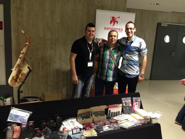 OscarSanganxa's tweet photo. Con David Pons y Bernardo Moreno en @WorldSax_eu en el stand de @sanganxa http://t.co/fn4FVyoxkW