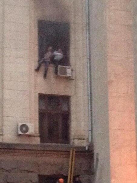 BmpfRwWCYAUFXJC.jpg:large