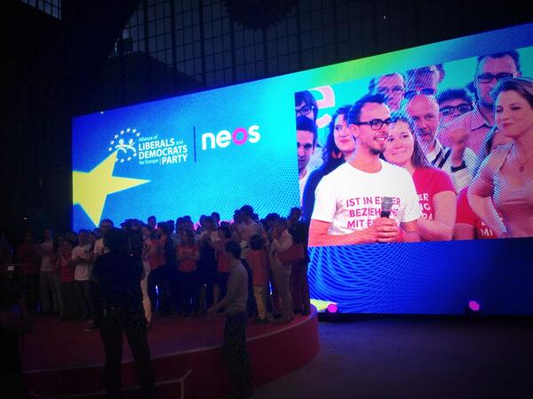 junos_at's tweet image. Gratulation an @dberghofer !! Dem Gewinner des @neos_eu #tshirtcontest !! #weloveeurope #ivoteliberal