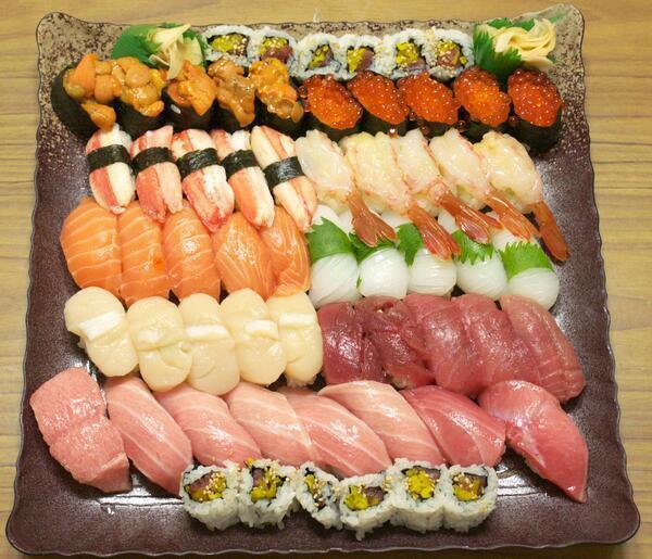 Bishoku_'s tweet photo. お寿司盛り合わせ https://t.co/QJ5t8KnbXA