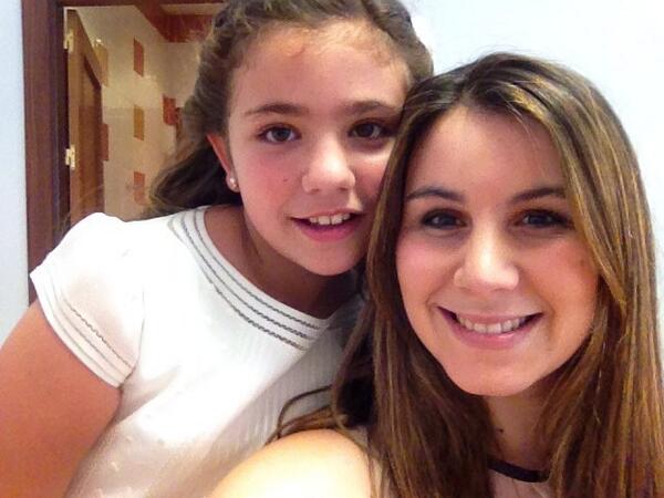 claudiaros4's tweet photo. Comunion de la princeesaa!! #sevilla #family http://t.co/iJ25cCaR8b