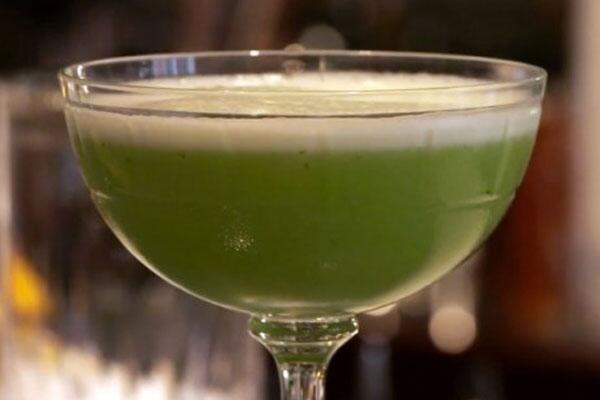 DIYBartender's tweet photo. #Greenlady Cocktail Recipe Via http://t.co/bGeFYR9NR7 #Lime http://t.co/tzn35G0LPp
