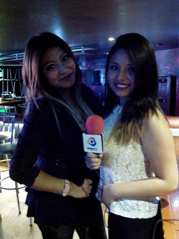 CarybelOficial's tweet photo. Cuando me entrevistan, suelo robarles el micro a los reporteros. #Figuretti #ChollyShow #Huaraz #ChicasDelSol http://t.co/gcqrTip3FI